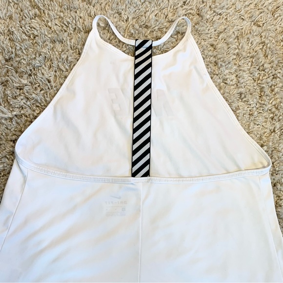 Nike White Tank Women’s Size Medium - Picture 4 of 10
